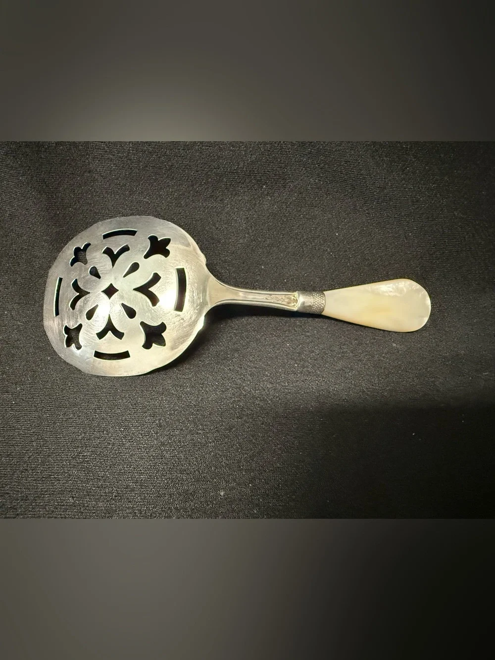 Mother of Pearl Handle Vintage Server  Tomato server